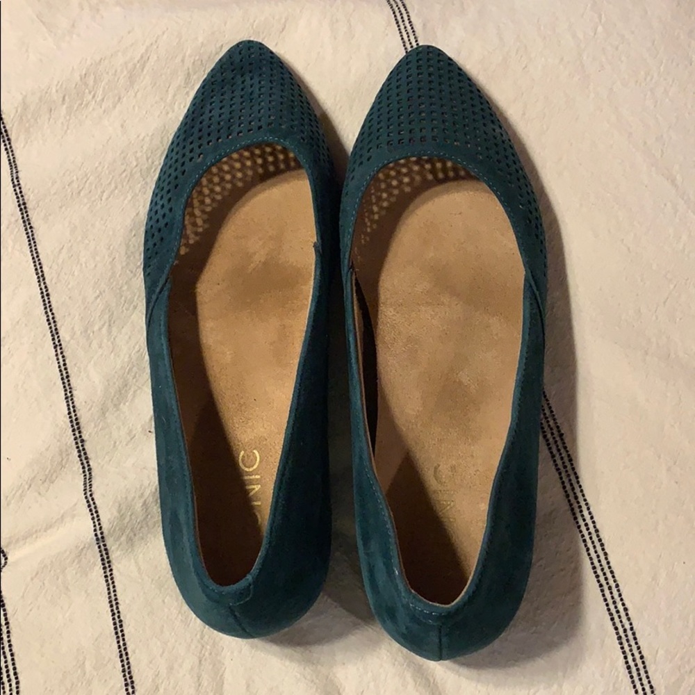 Emerald green vionic flats